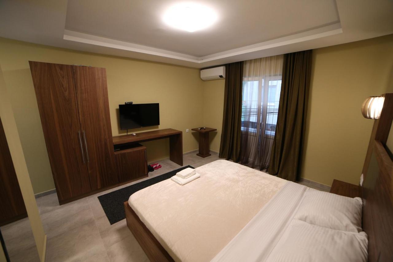 Hotel Centrum Titova Mitrovica Exterior photo