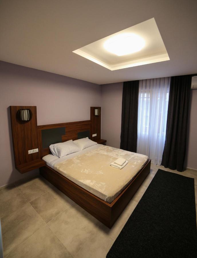 Hotel Centrum Titova Mitrovica Exterior photo