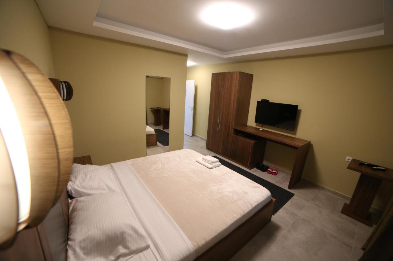 Hotel Centrum Titova Mitrovica Exterior photo